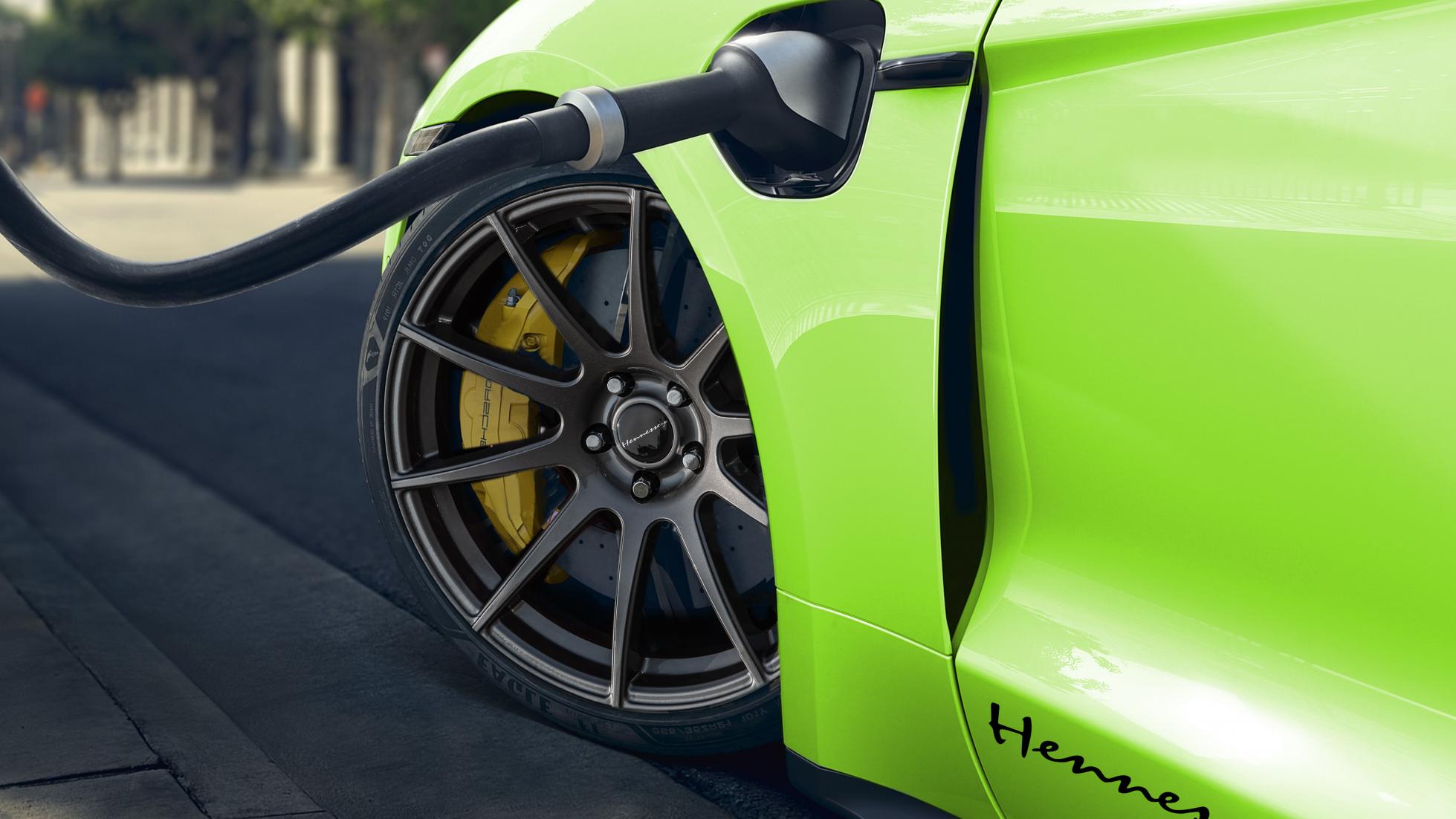 Hennessey Porsche Taycan aan de stekker