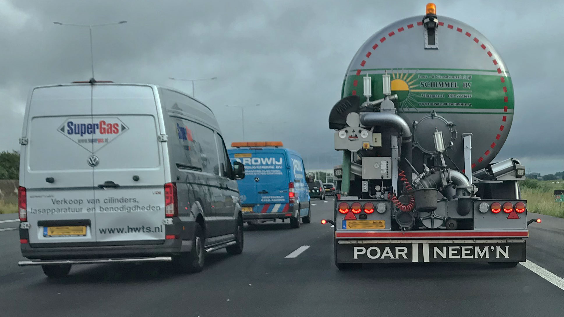 Poar Neemn snelweg file vrachtwagen VW Crafter
