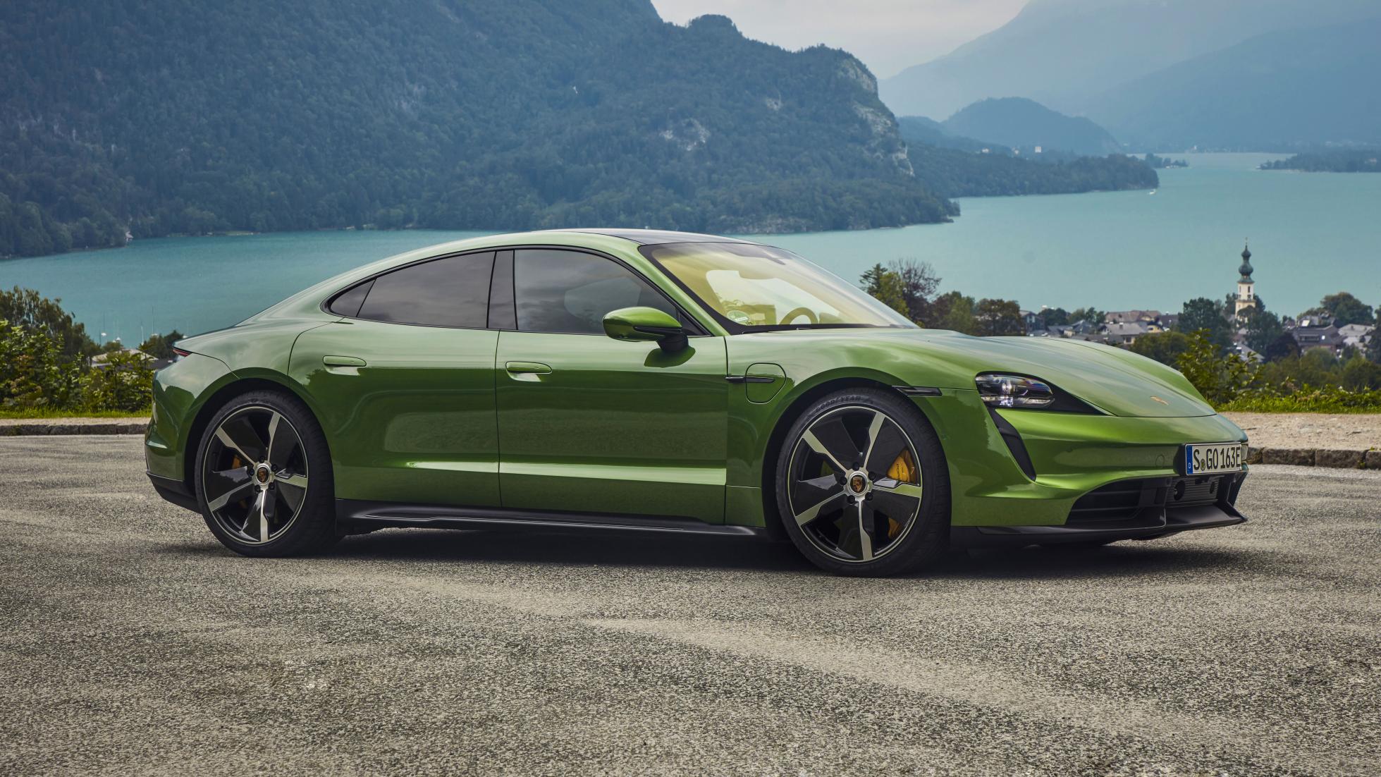 Porsche Taycan Turbo S zij rechts