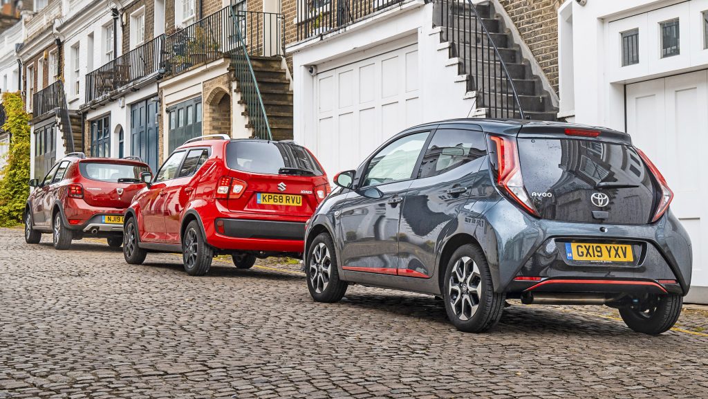 Toyota Aygo vs Dacia Sandero vs Suzuki Ignis links achter