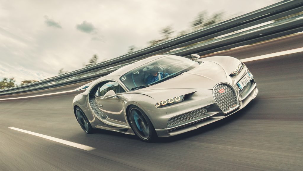 Bugatti Chiron Sport 3 4 rijder voor kombocht