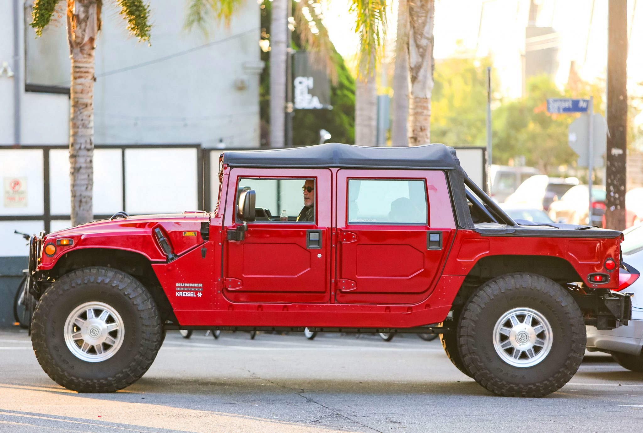 Arnold Schwarzegnegger in Hummer H1