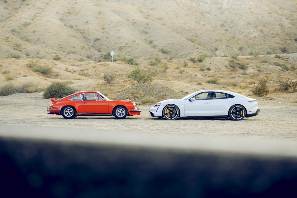 Porsche oer 911 vs Porsche Taycan statisch zijkant