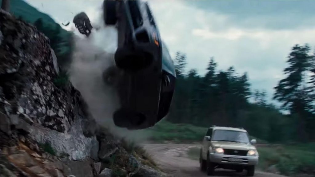Vliegende Range Rover Sport James Bond