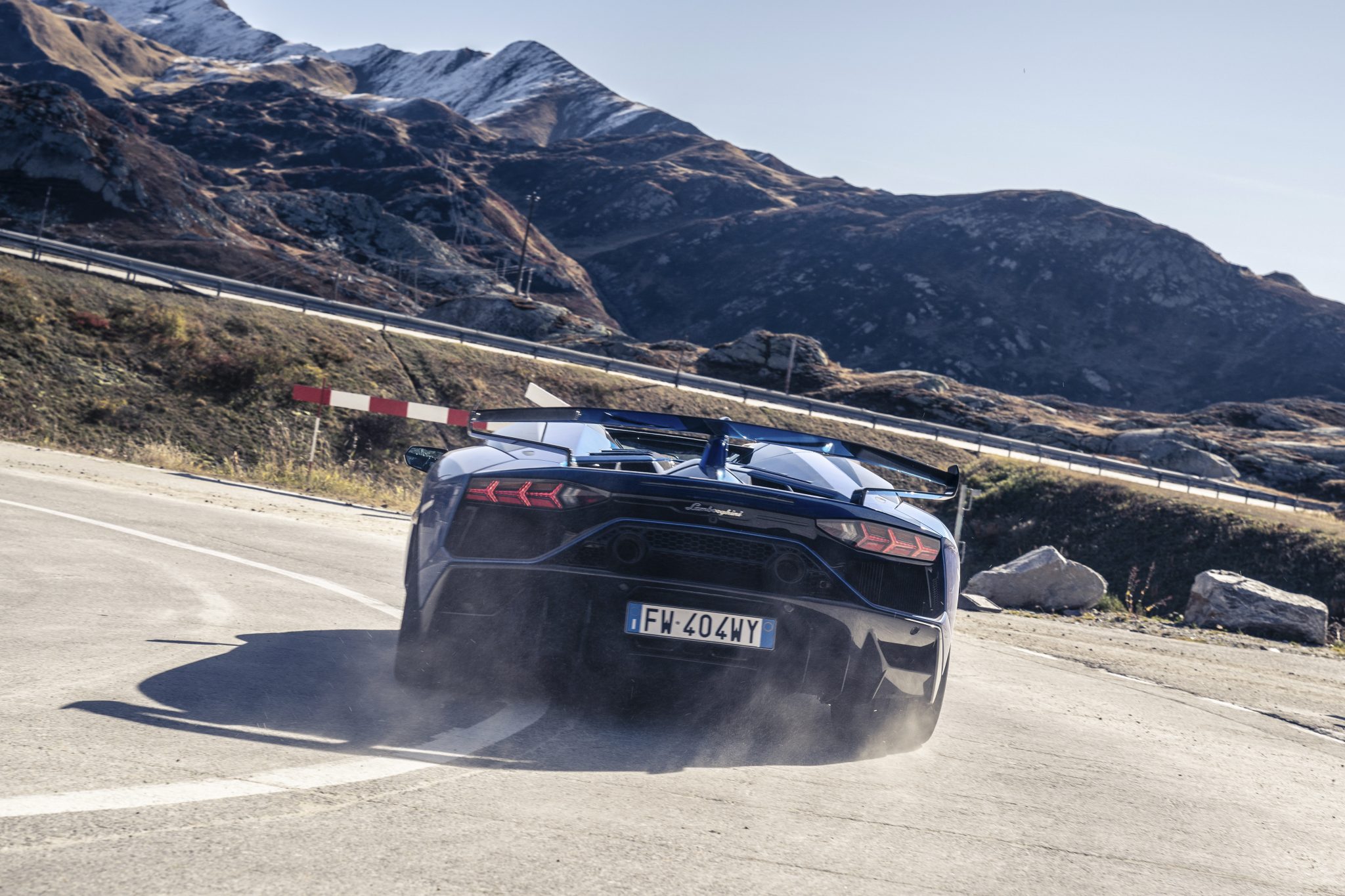 Lamborghini Aventador SVJ Roadster roadtrip