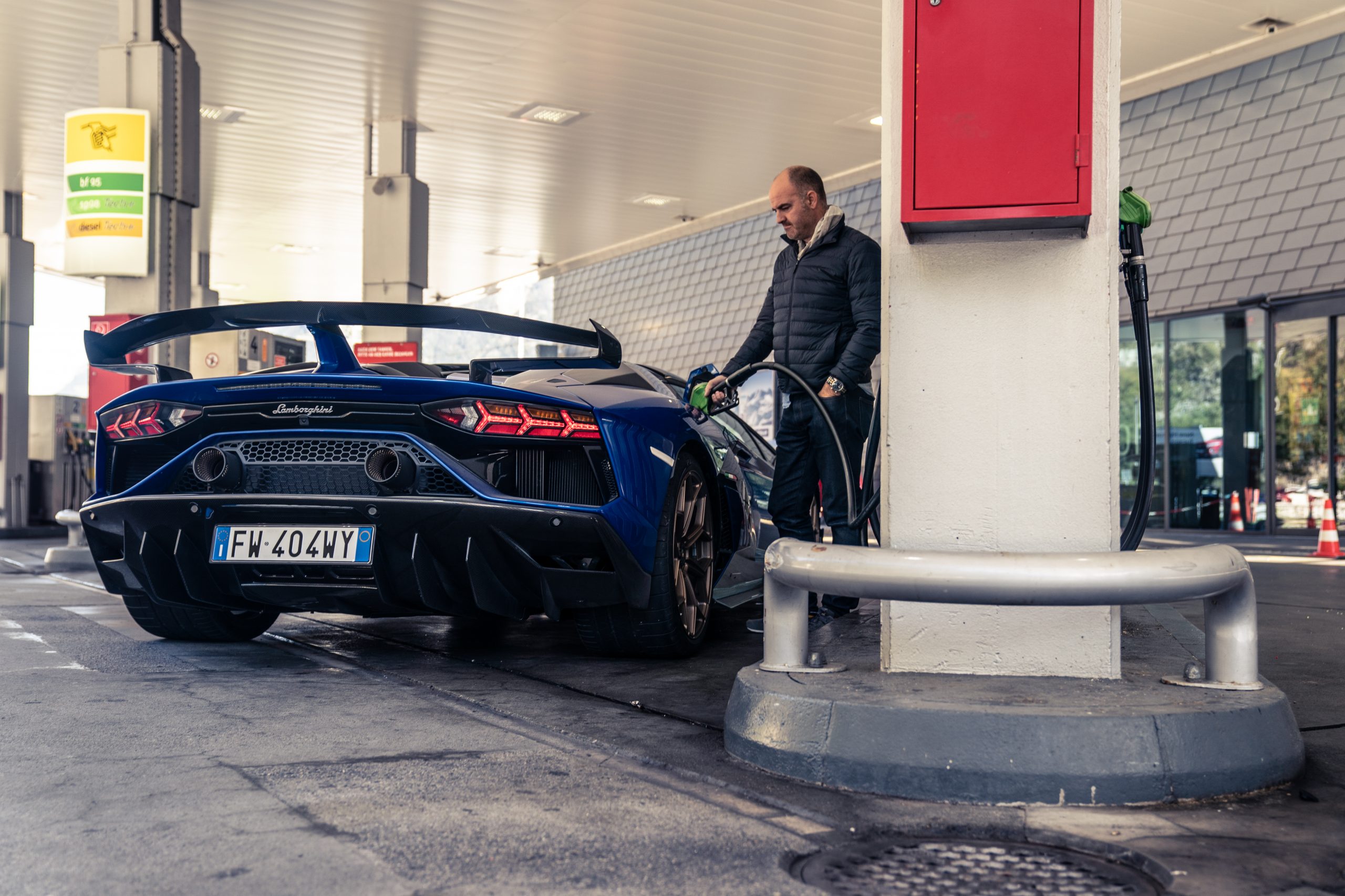 Lamborghini Aventador SVJ Roadster roadtrip