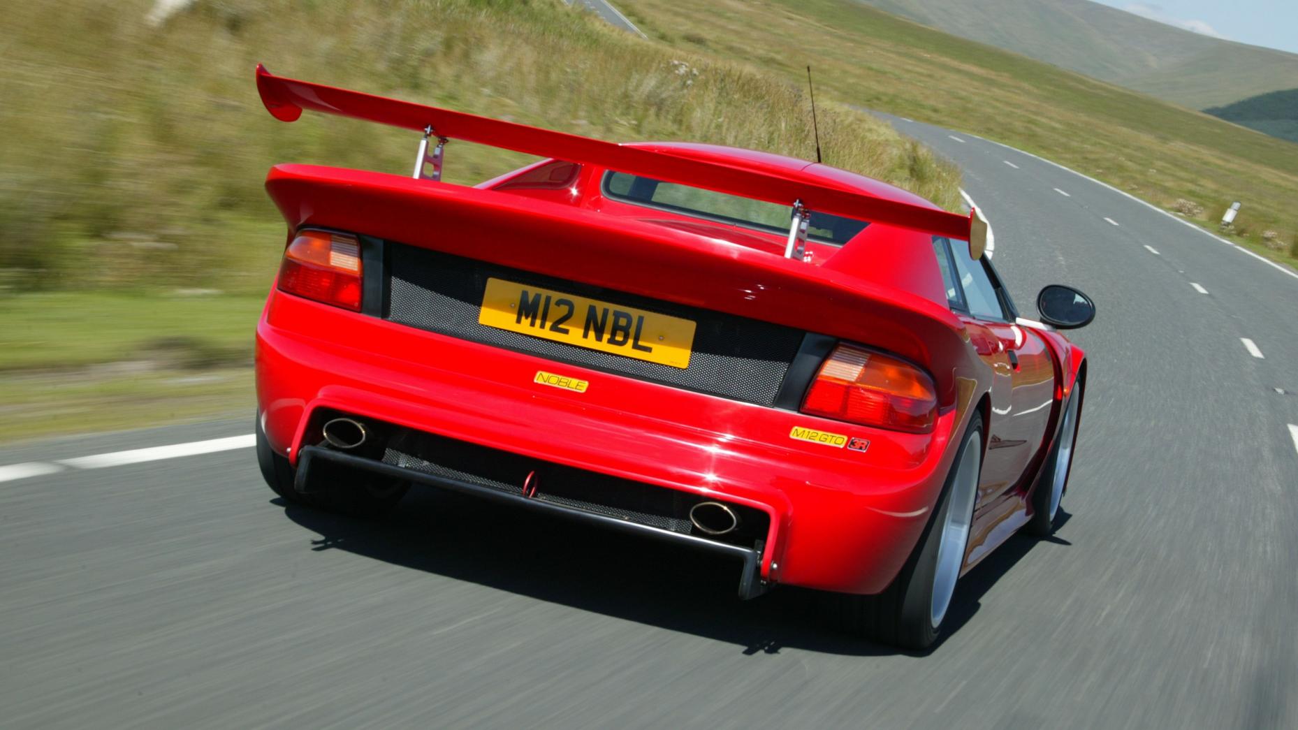 Noble M12 met Ford Mondeo-achterlichten