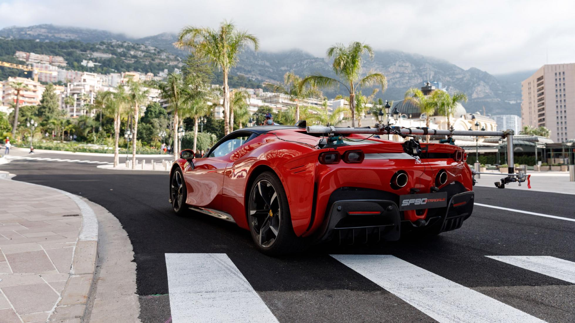 Ferrari SF90 in Monaco met camera