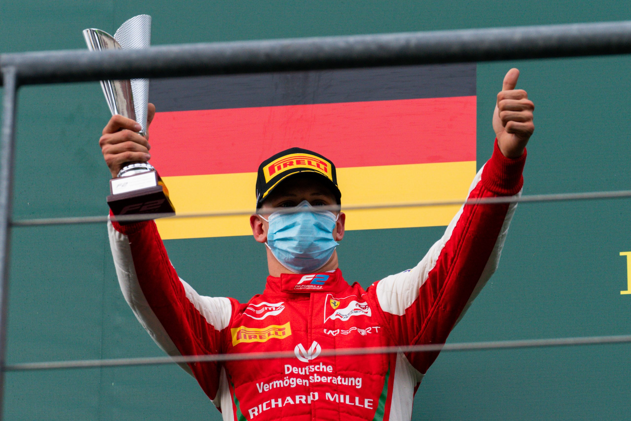 Mick Schumacher podium tijdens F2