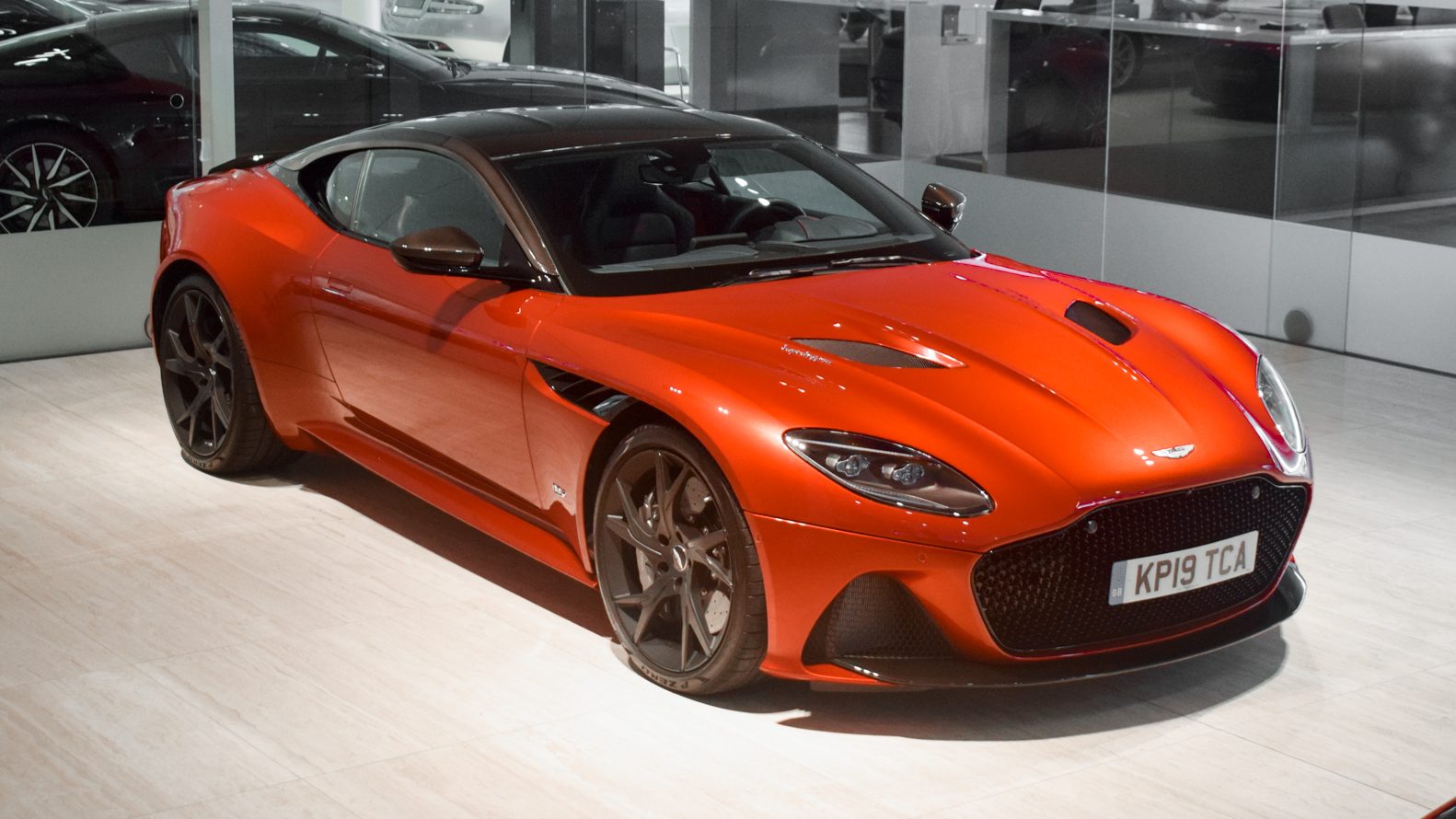 Aston Martin DBS van Max Verstappen