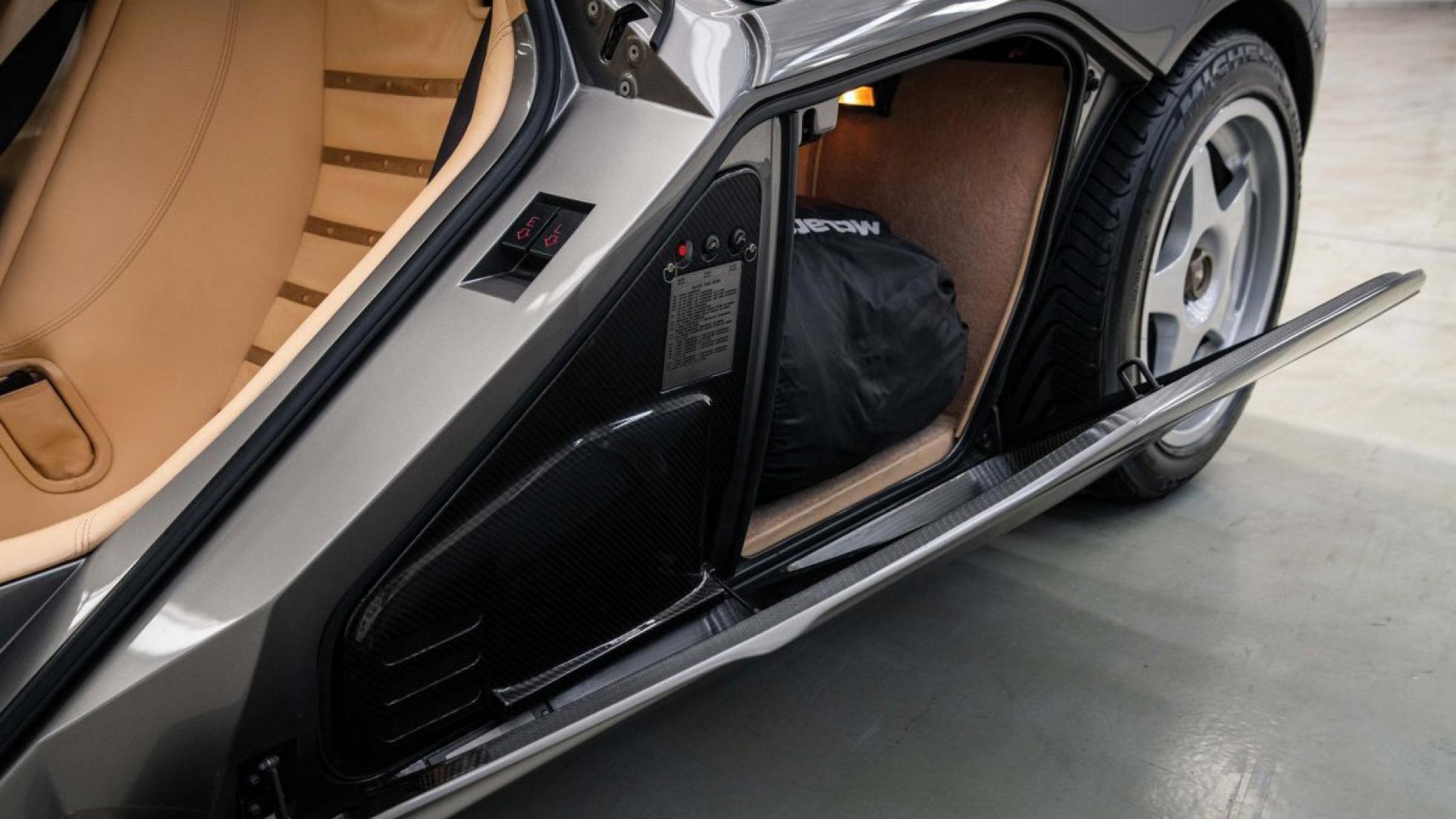 McLaren F1 Bagageruimte zijkant