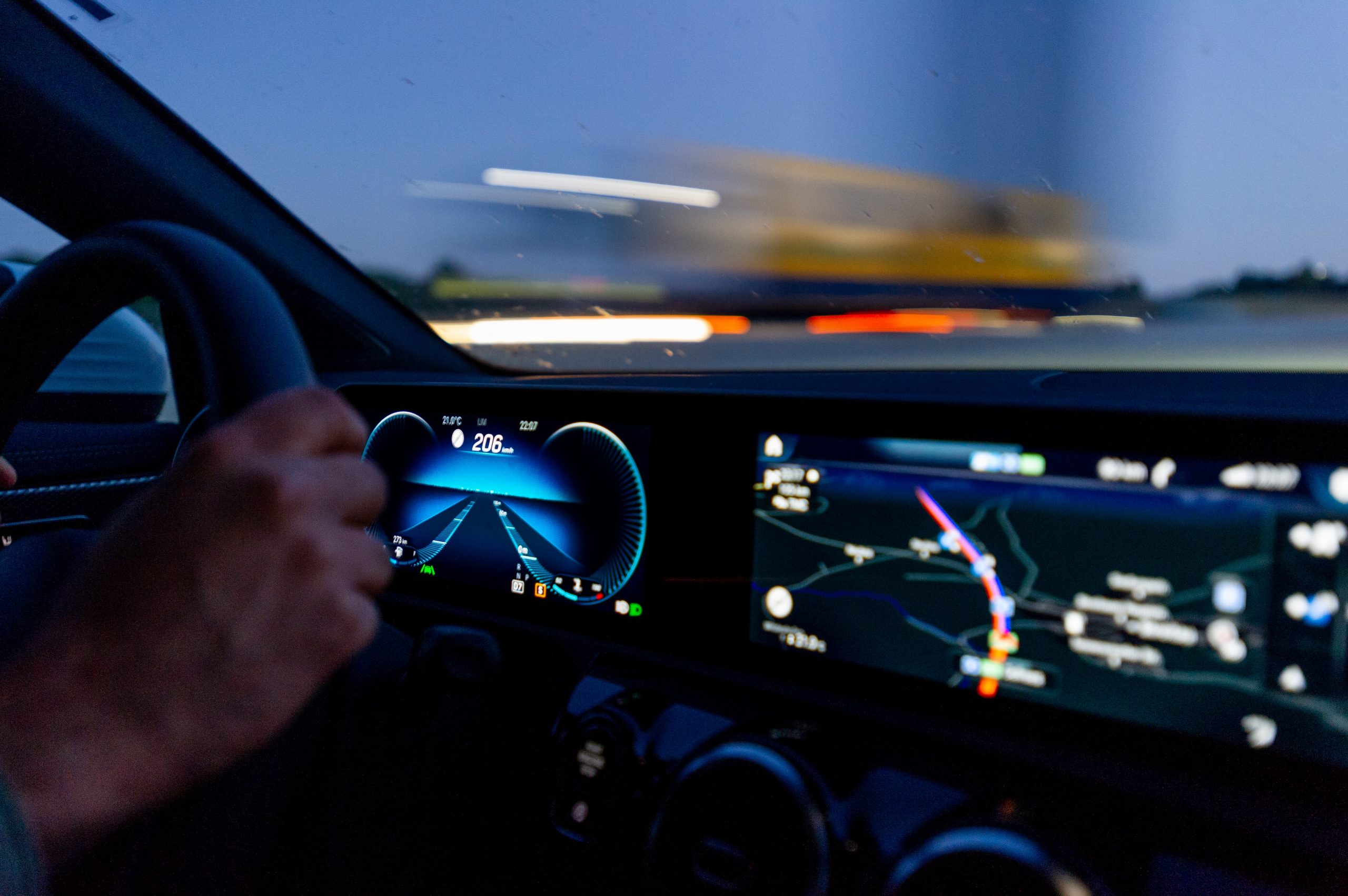 Mercedes rijdt 200+ op de Autobahn