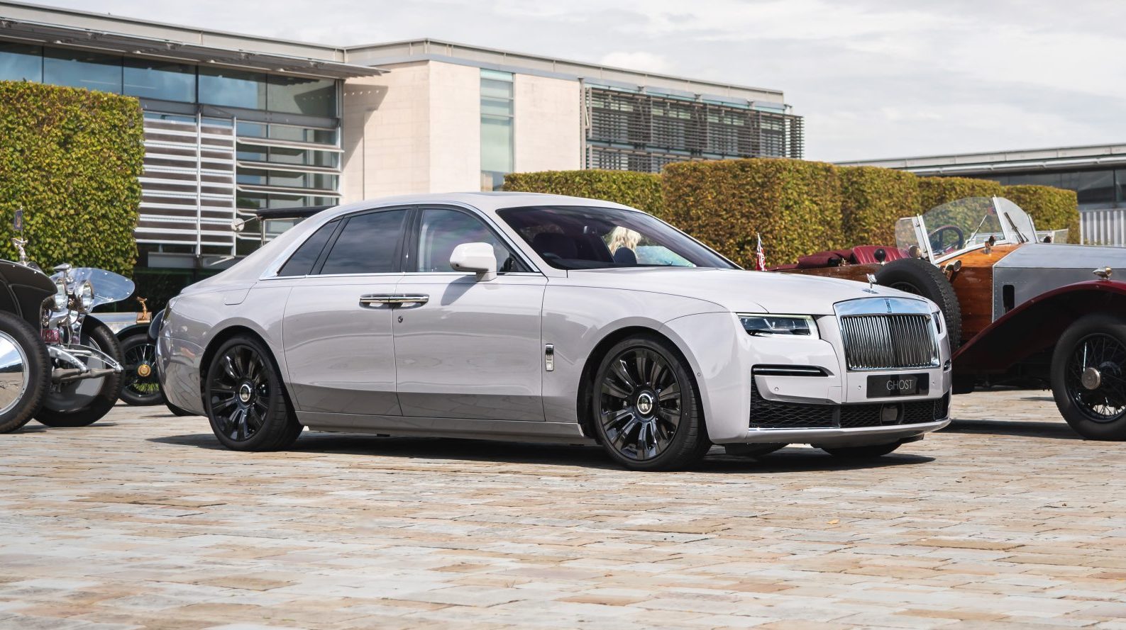 details Rolls-Royce Ghost