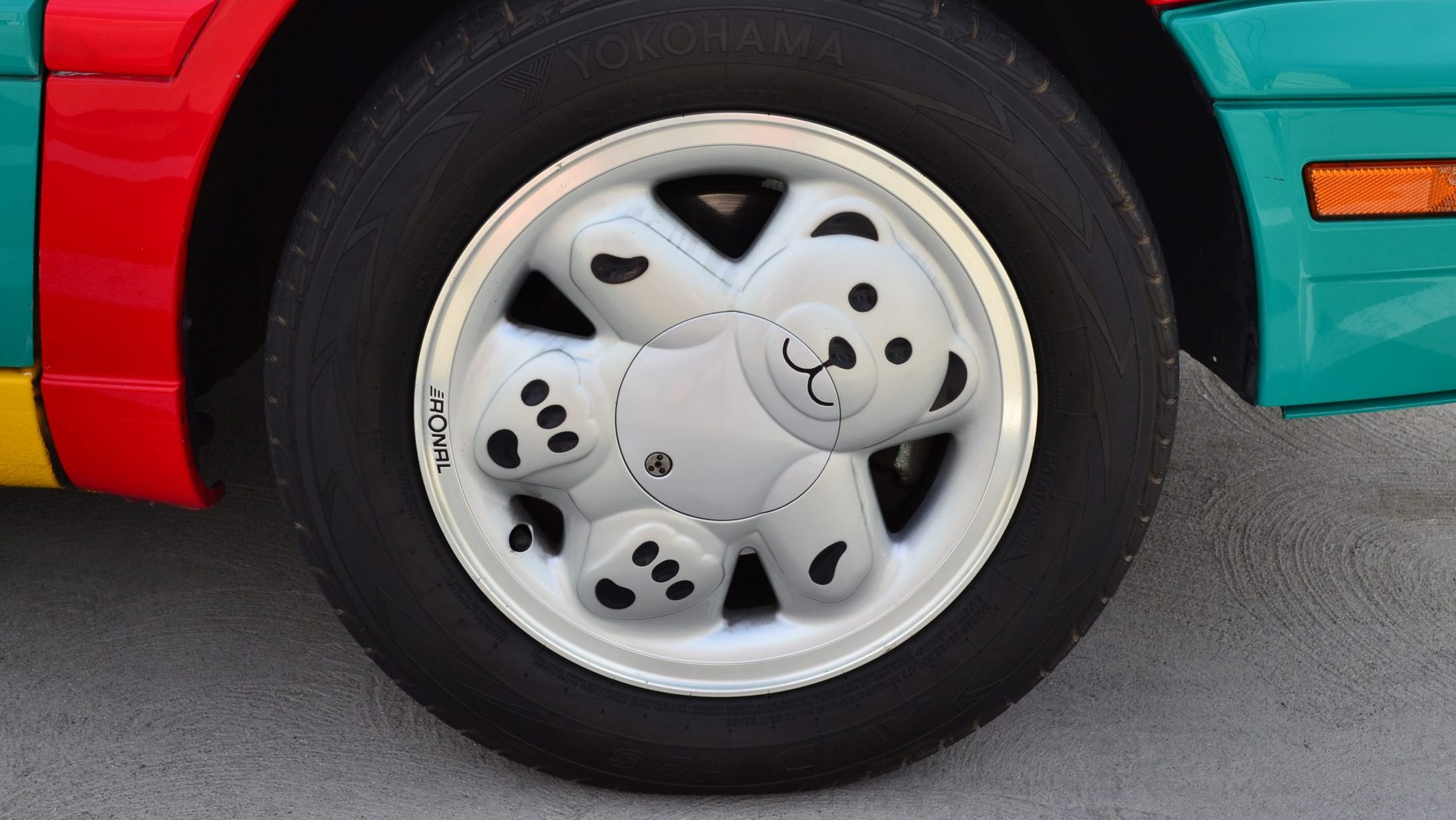 Ronal Teddy onder VW Golf III Harlequin