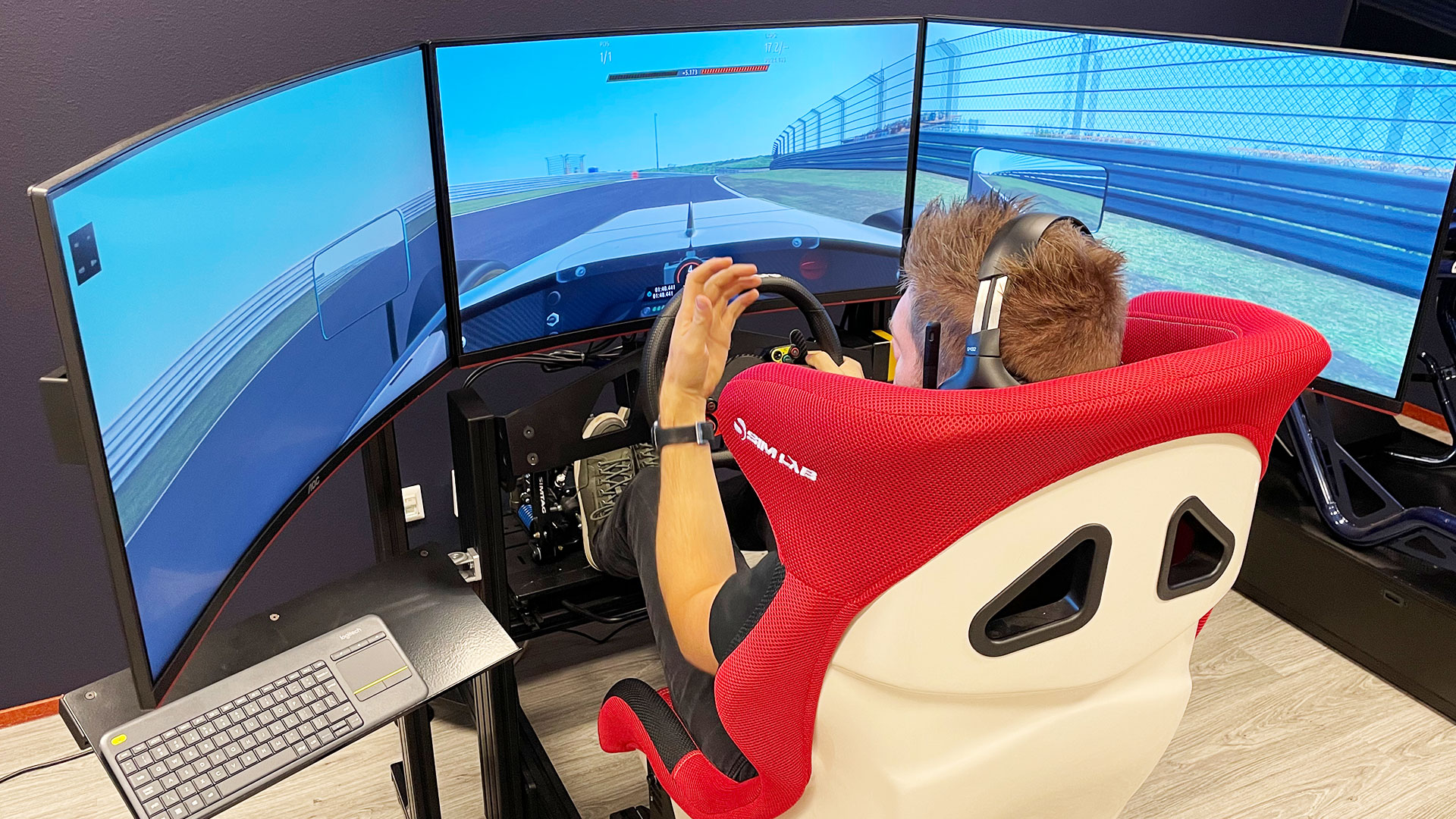 Rudy van Buren in Sim-Lab-sim met Rfactor2 bij KNAF in HOuten