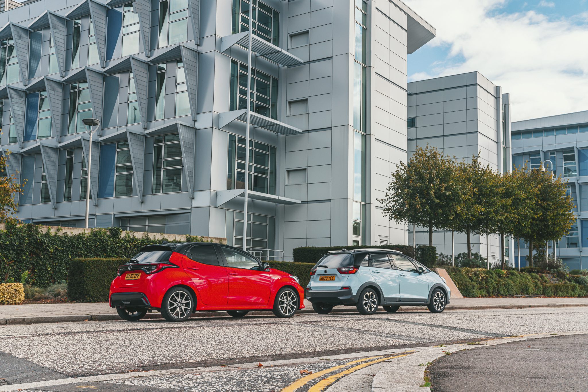 Honda Jazz eCVT Crosstar vs Toyota Yaris 1.5 Hybrid