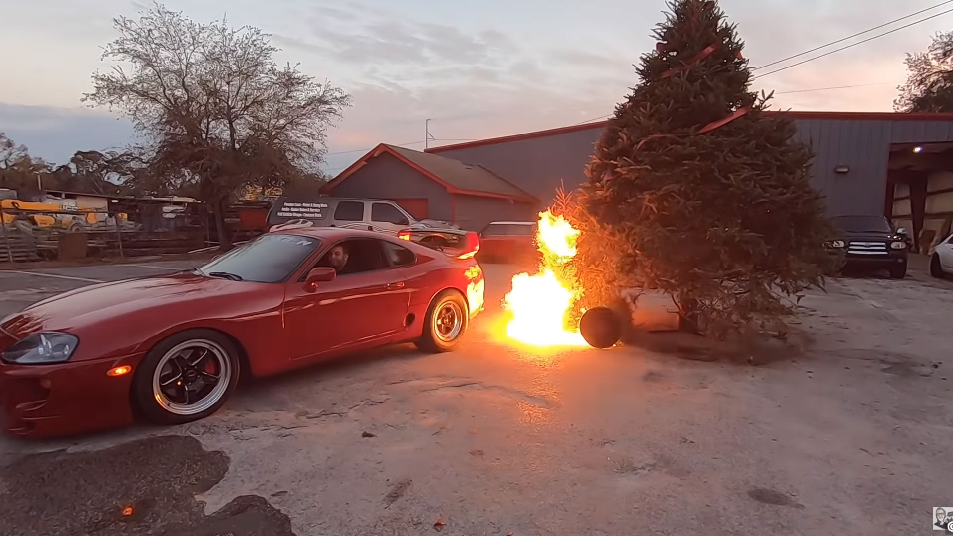 Kerstboom in de fik zetten met een uitlaat
