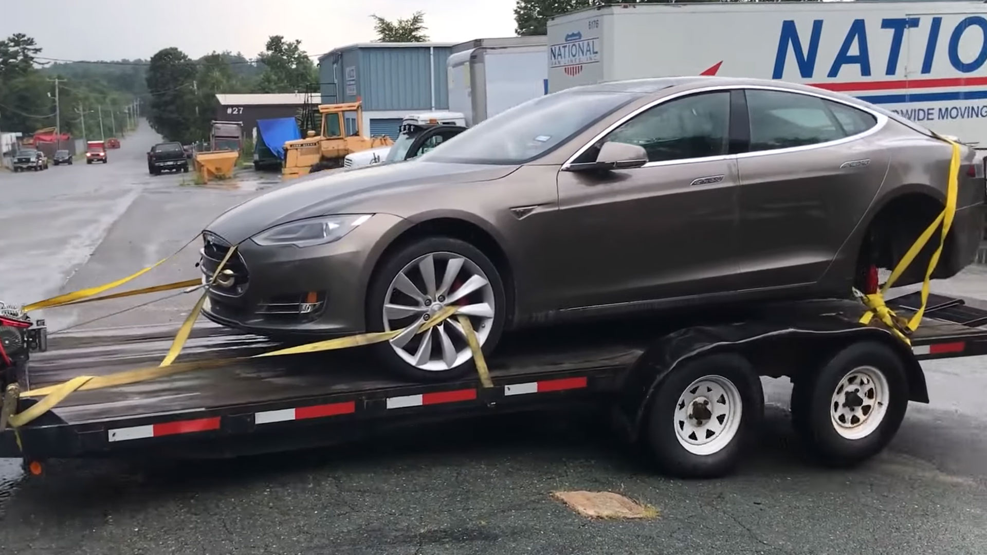 Tesla Model S met V8-motor is in de maak