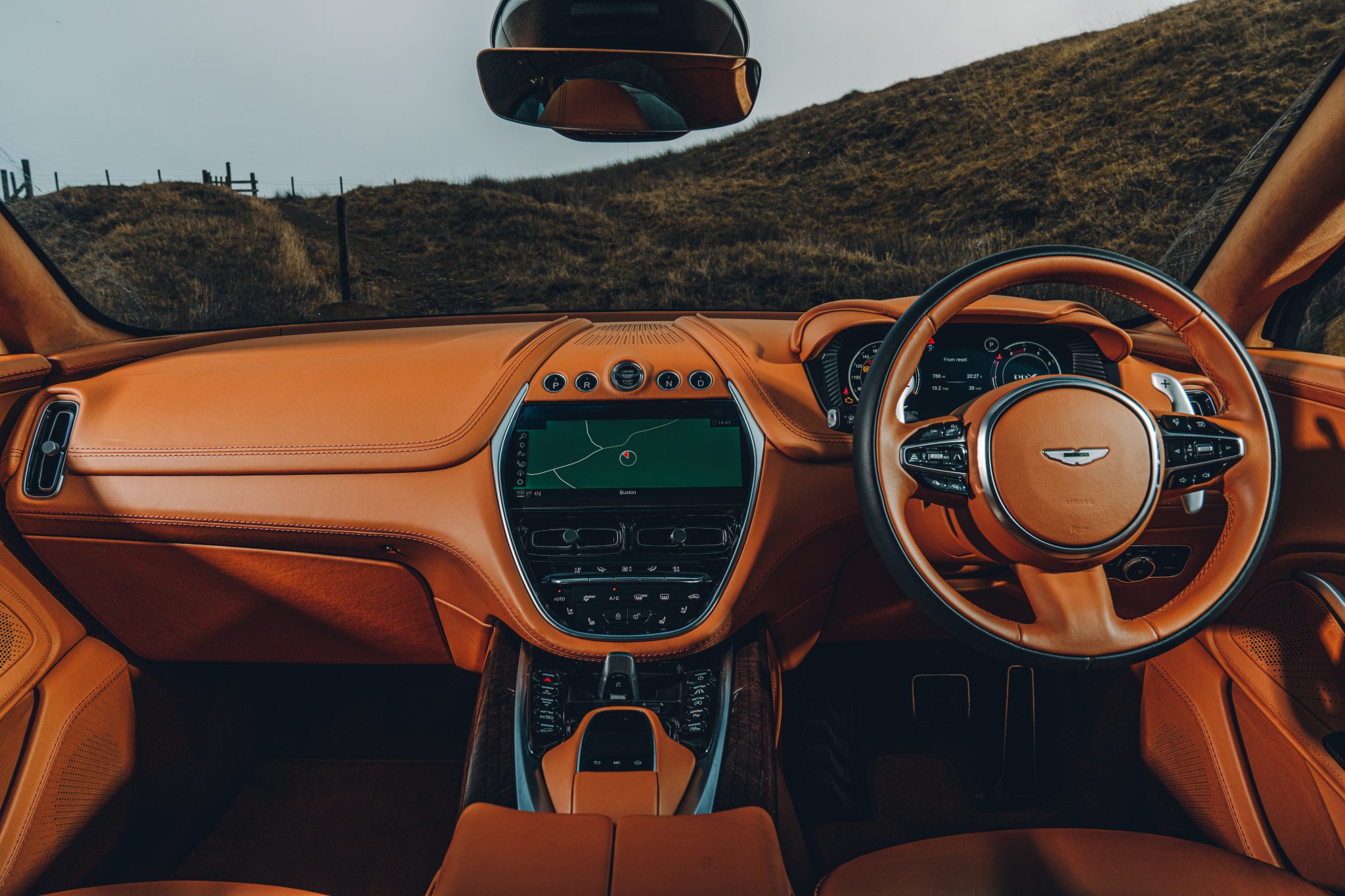 Aston Martin DBX dashboard en interieur