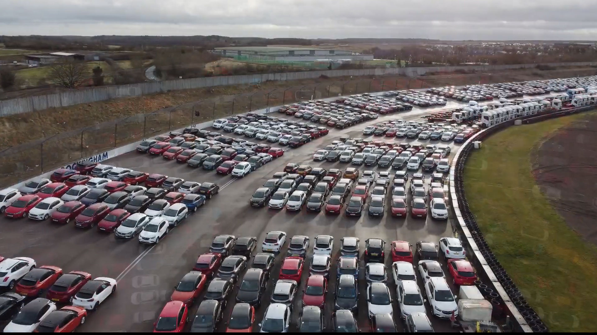 Rockingham Raceway is nu een auto-opslag