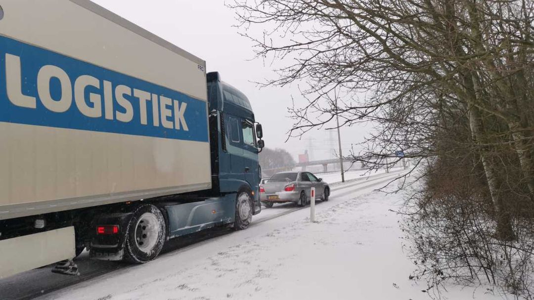 Subar trekt vrachtwagen