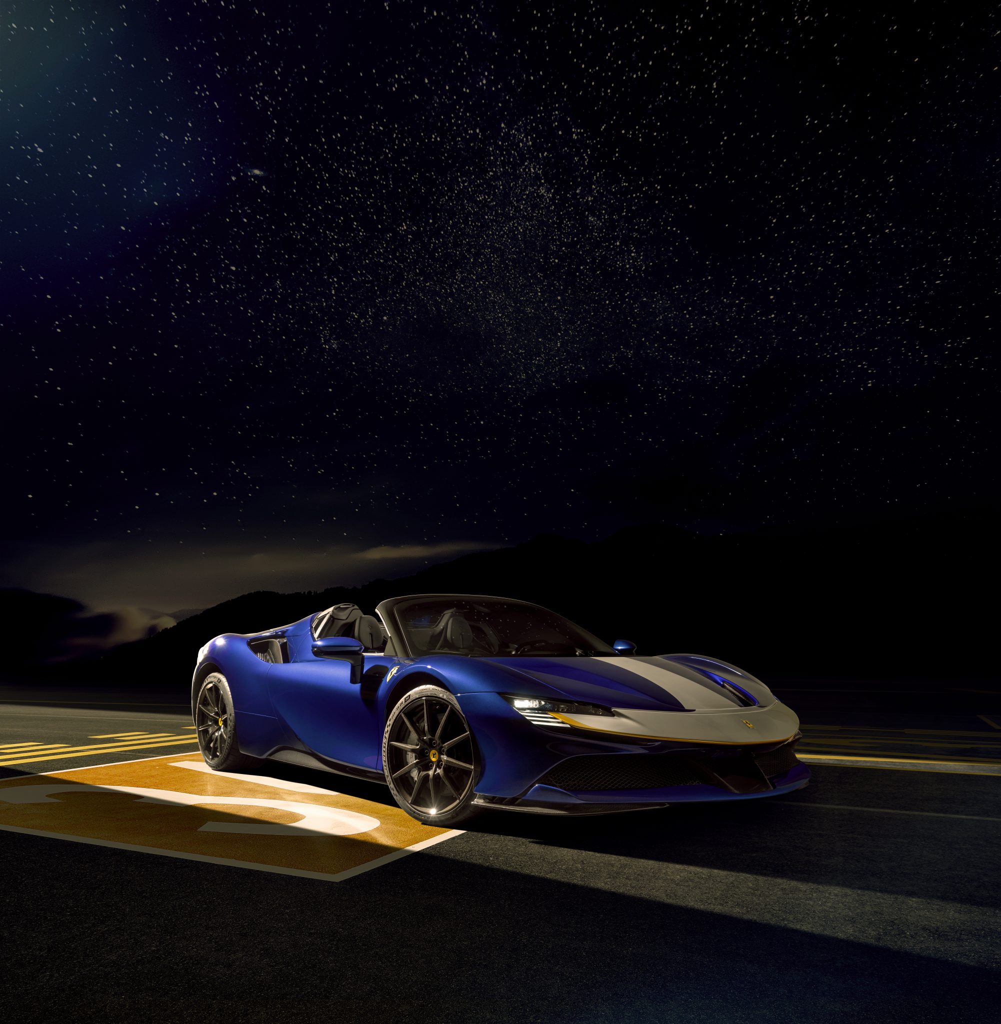 Ferraro SF90 Stradale Blauw