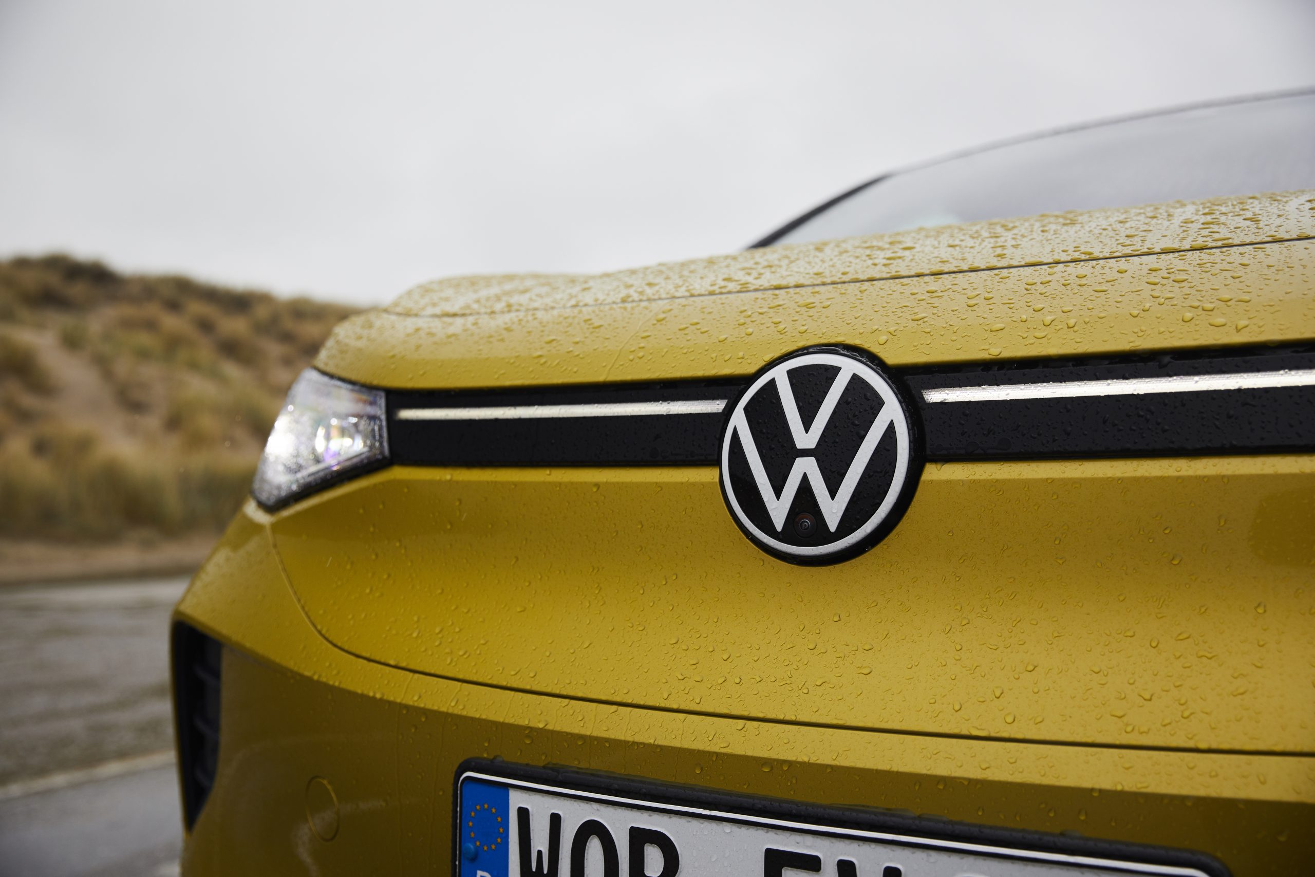 Volkswagen ID. 4 met VW-logo in de grille