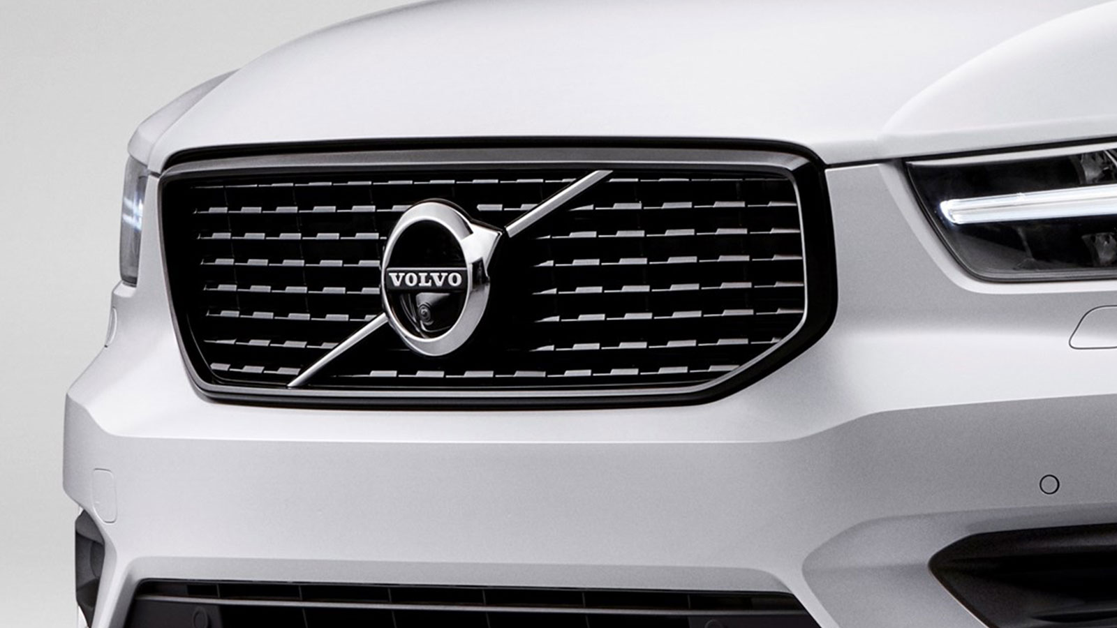 Logo in grille Volvo XC40