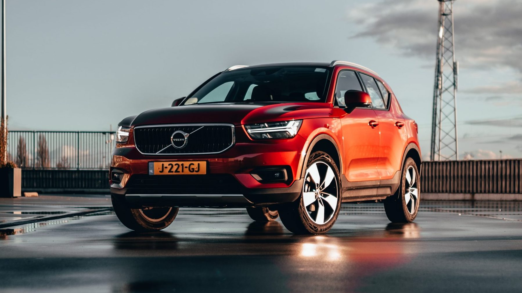 Volvo XC40 Rood op Nederlands kenteken