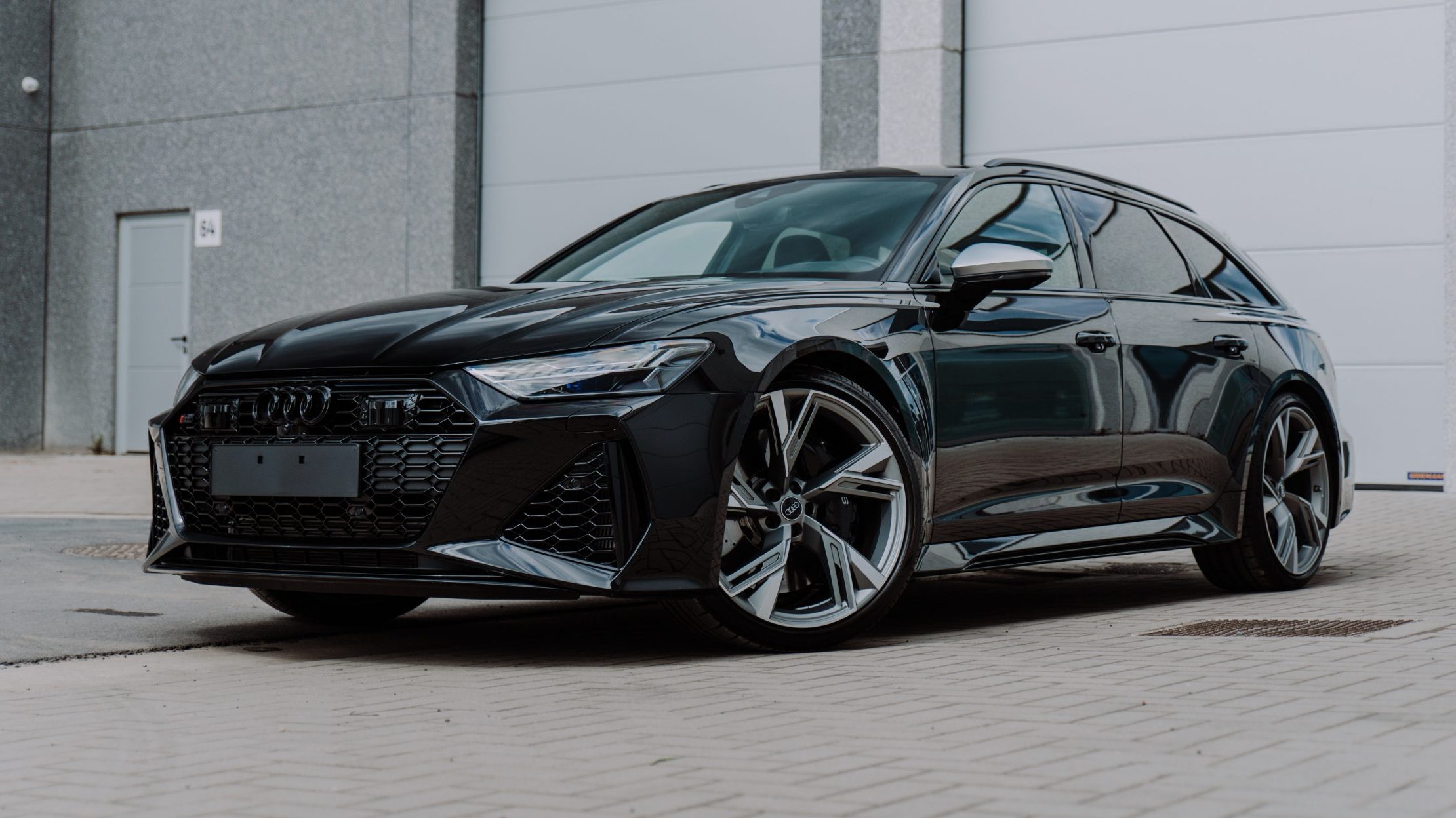 Audi RS 6 (C8) In het zwart