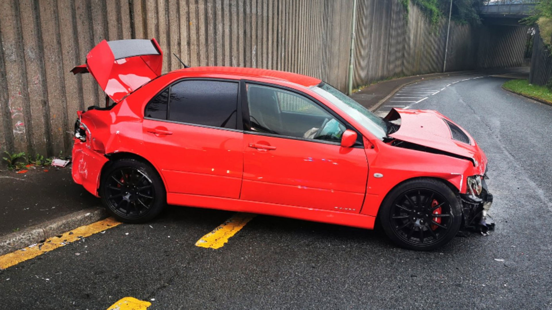 Mitsubishi Lancer Evo XI FQ-320 crash