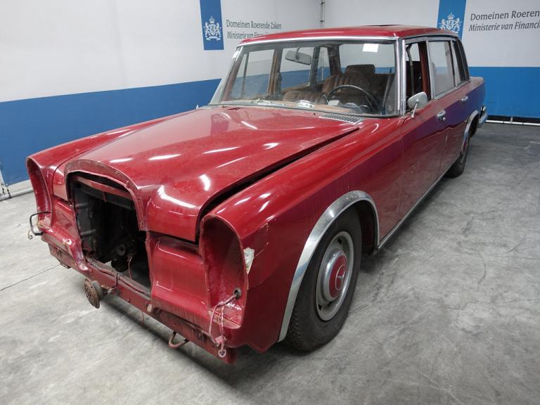 Deze Mercedes 600 staat ook bij Domeinen