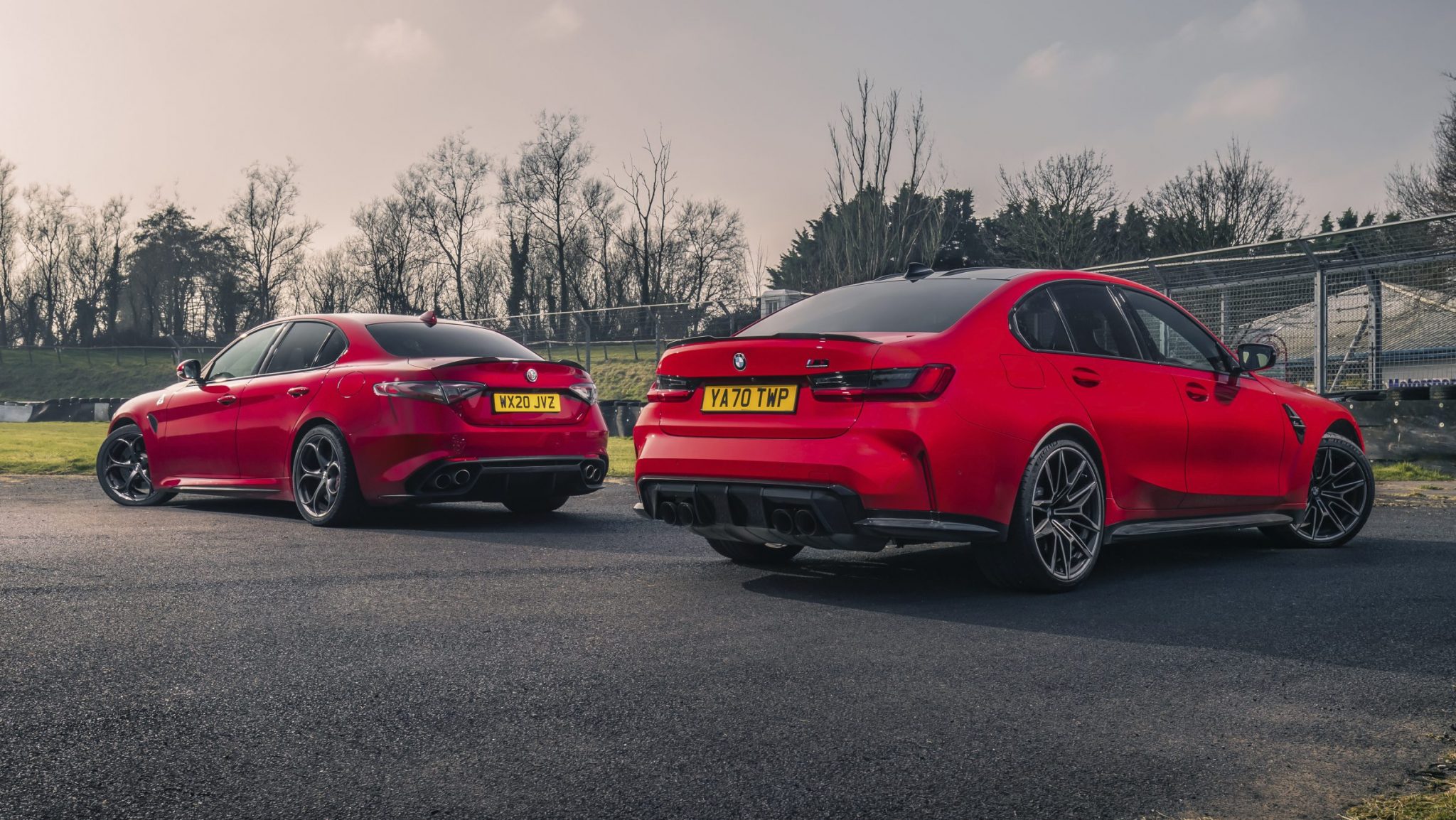 BMW M3 G80 vs Alfa Romeo Giulia Quadrifoglio achterkant