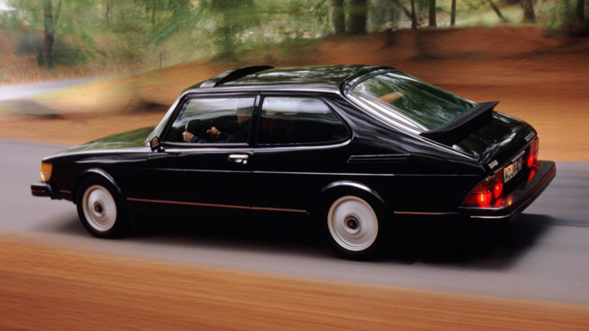 Saab 900