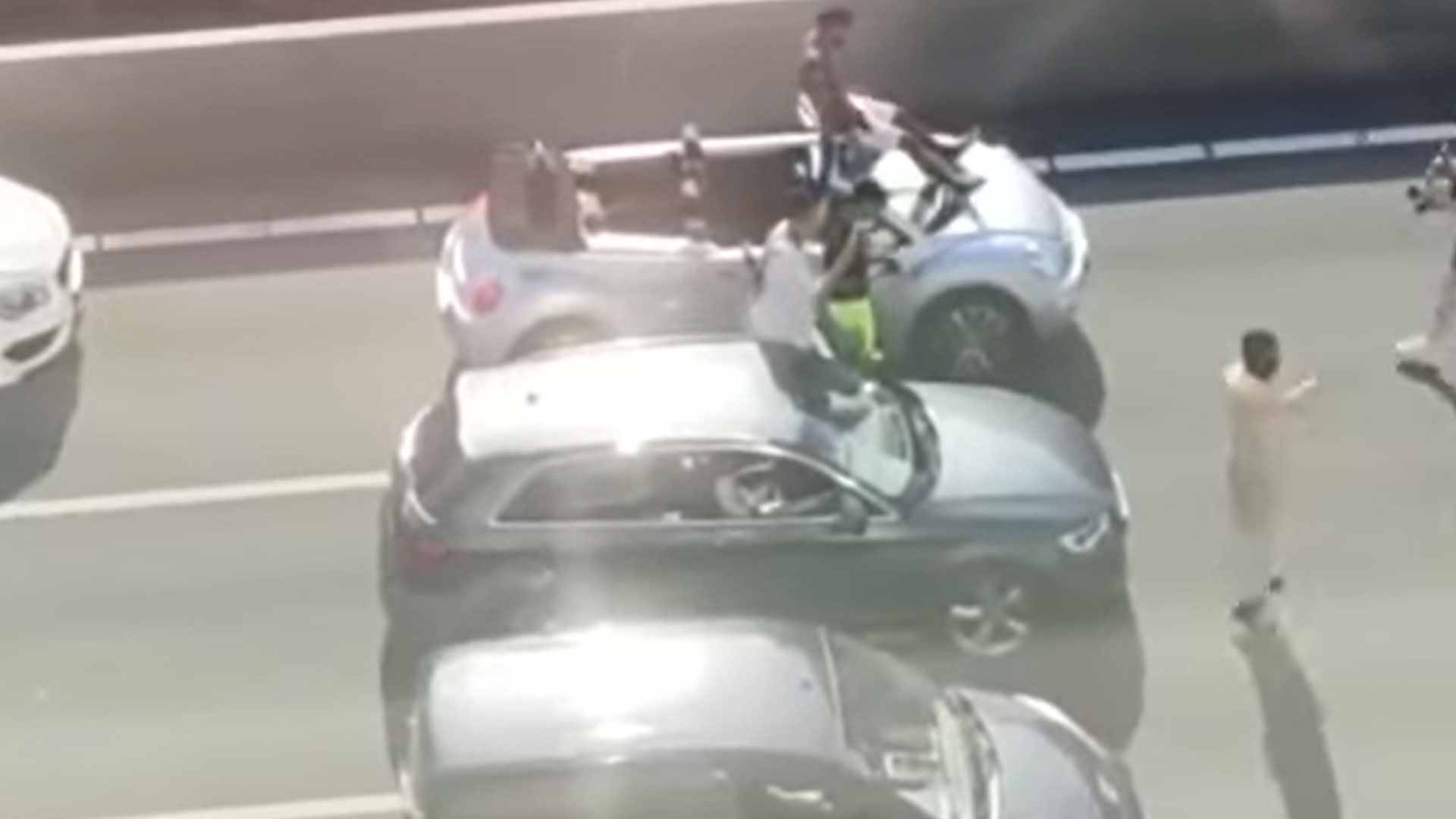 Rappers zetten verkeer A10 stil voor opname clip