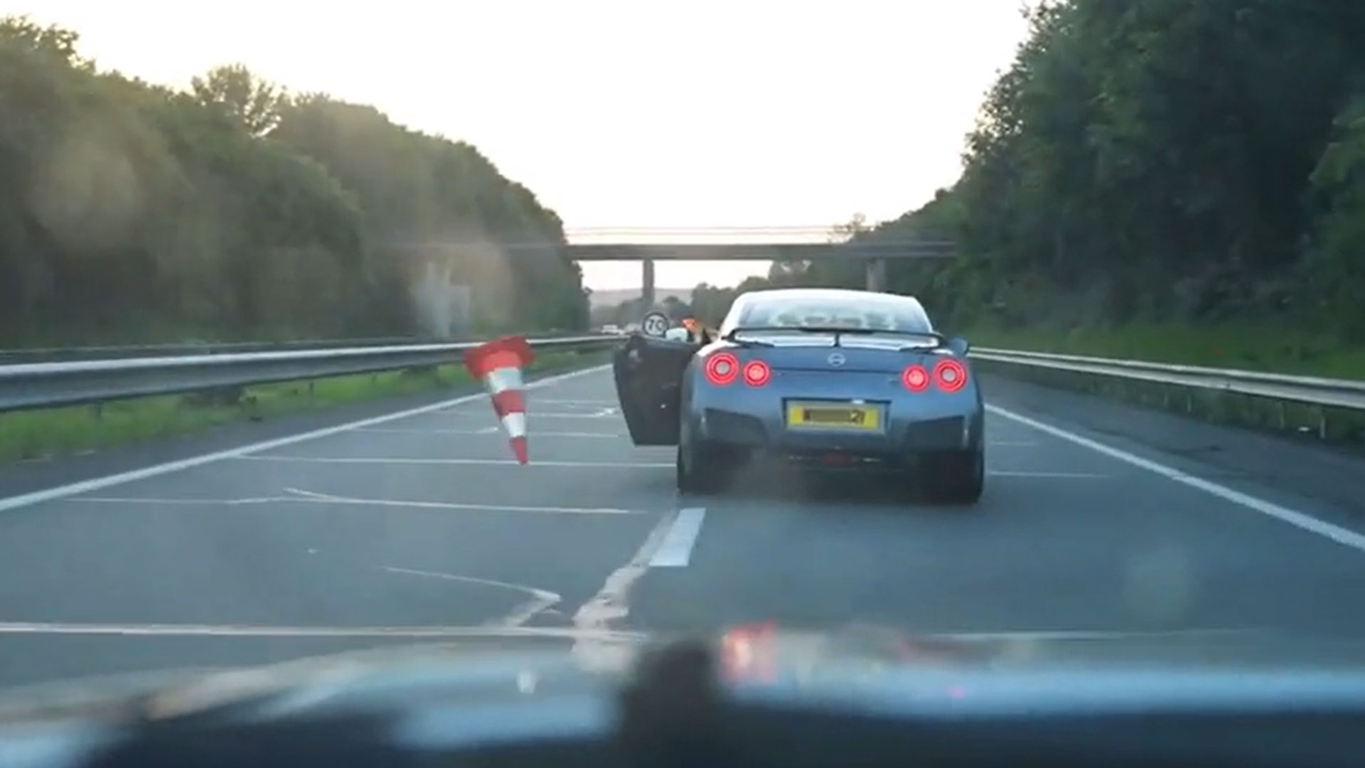 Nissan GT-R Pylonen