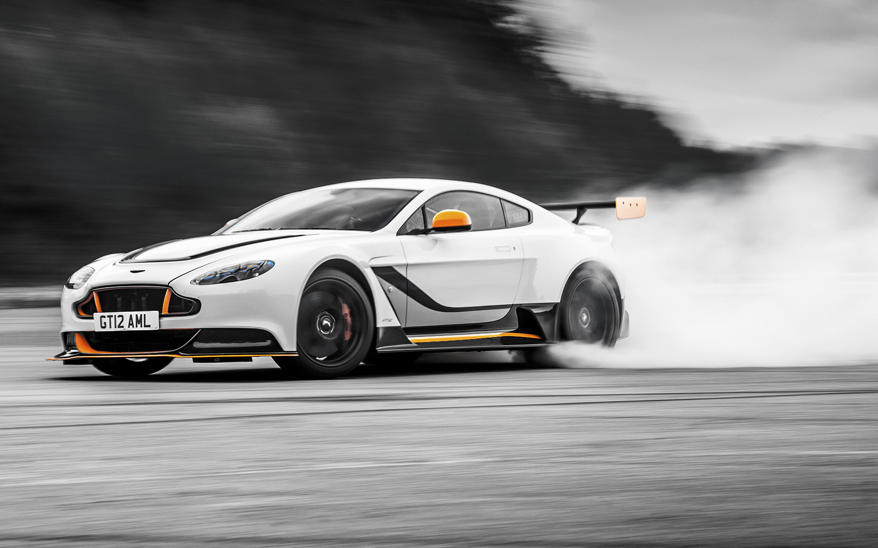 Aston Martin Vantage GT12 (2015)