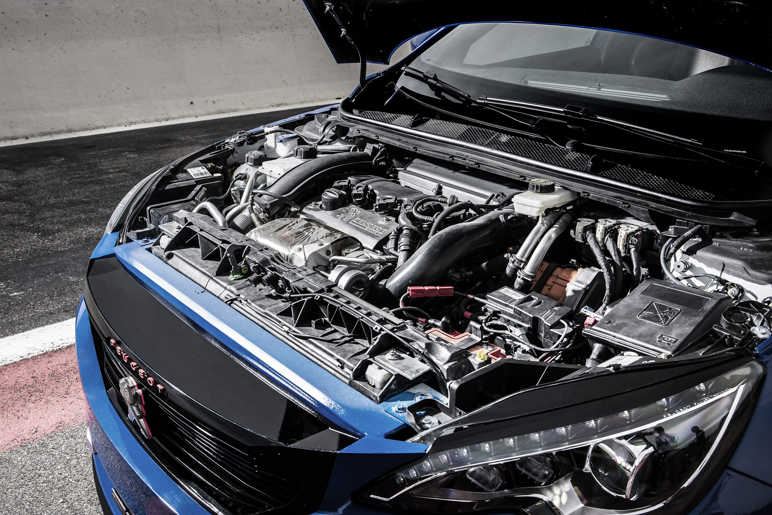 Peugeot 308 R Hybrid motor (2016)