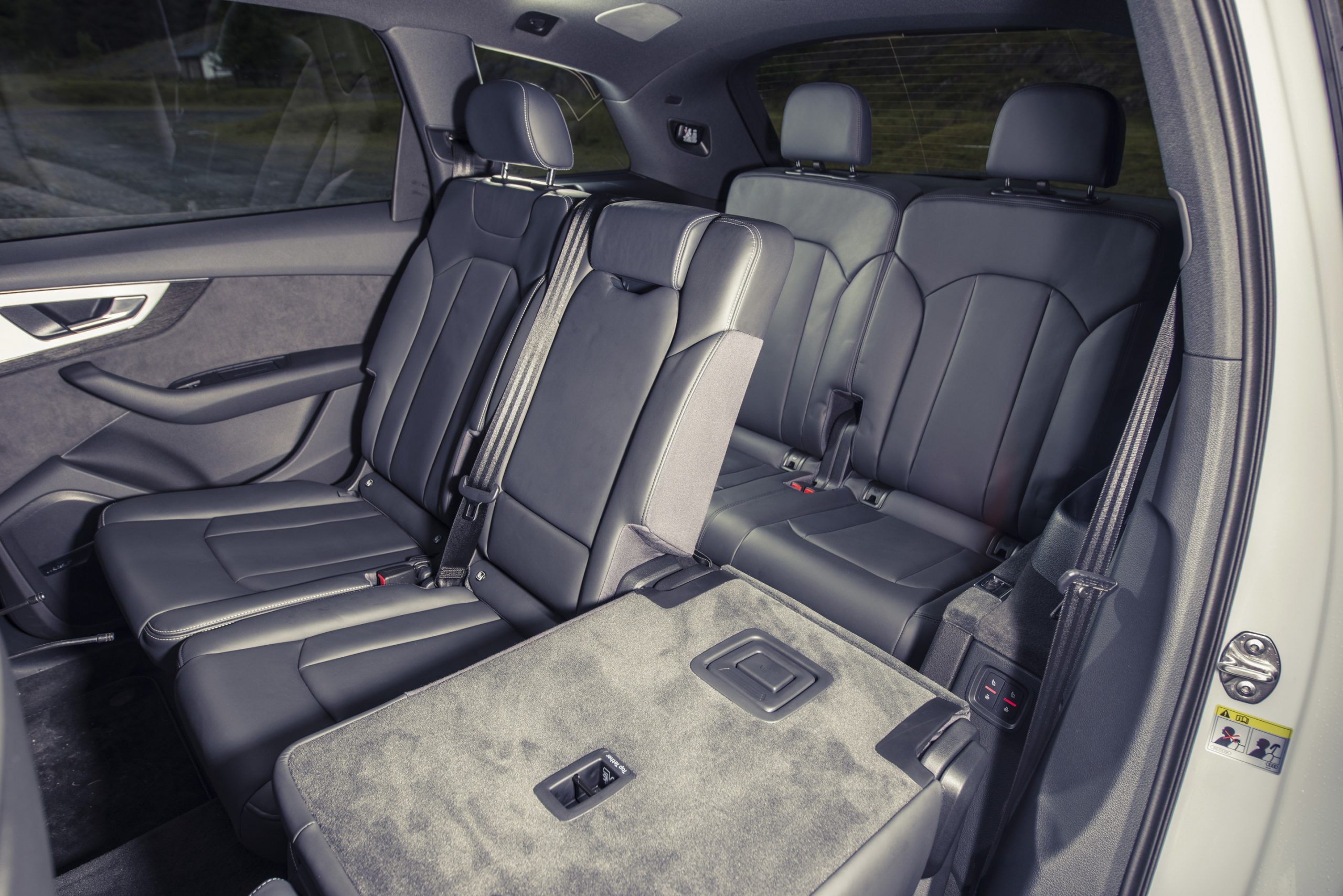 Audi Q7 vs Volvo XC90 vs Land Rover Discovery